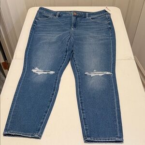 NWT American Eagle Dream Jean high waisted stretch jegging distressed knees